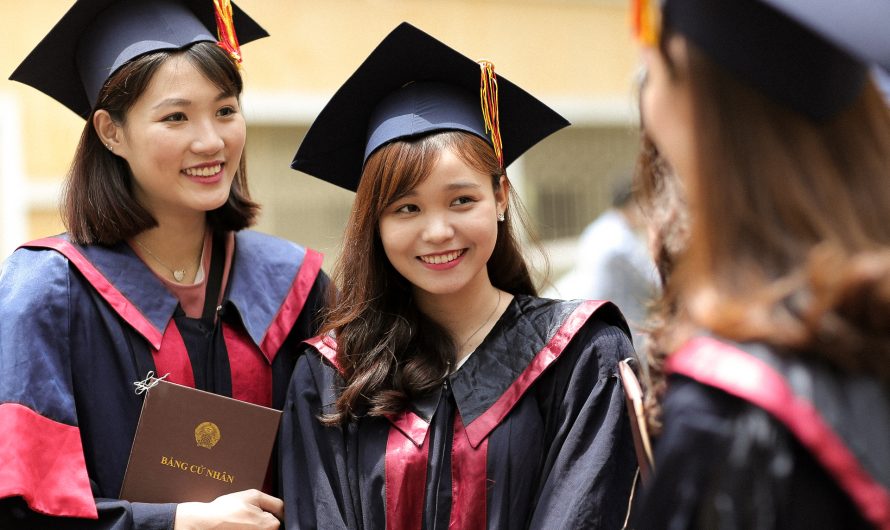 Có bằng đại học thật sự sẽ có mức lương cao và chức vụ lớn ?