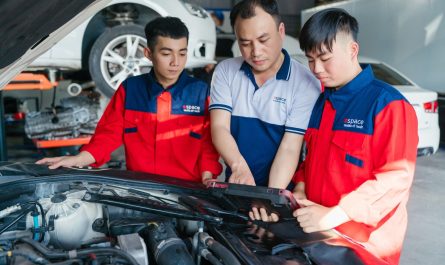 bằng cao đẳng công nghệ ô tô có dễ xin việc không