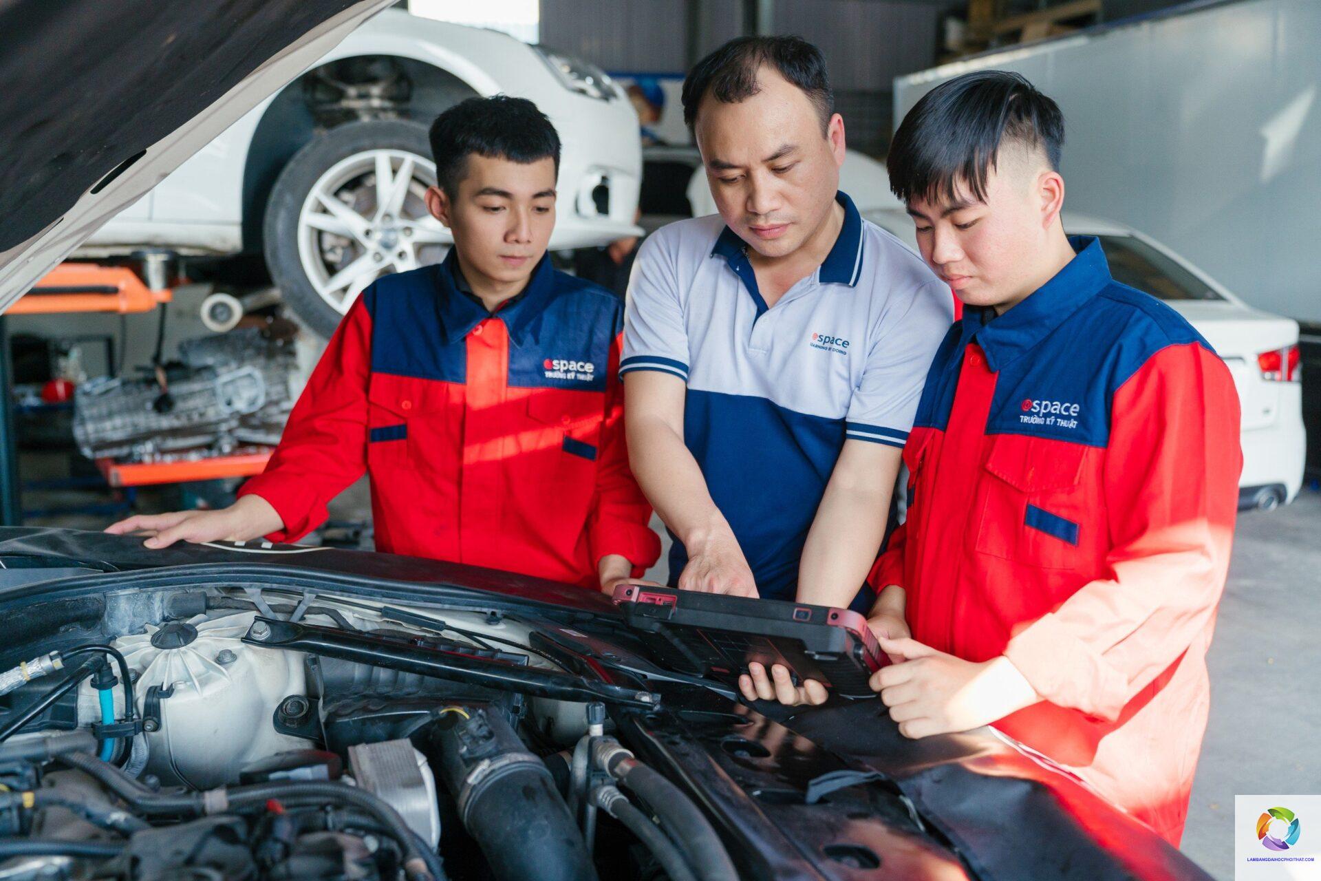 bằng cao đẳng công nghệ ô tô làm hãng xe được không - Hình 2