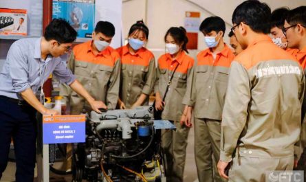 bằng cao đẳng công nghệ ô tô làm hãng xe được không