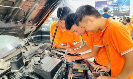 bằng cao đẳng công nghệ ô tô mở gara được không