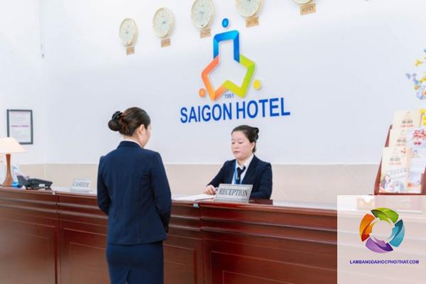 bằng cao đẳng quản trị khách sạn làm lễ tân được không - Hình 2