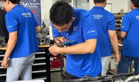 bằng đại học công nghệ ô tô có dễ xin việc không