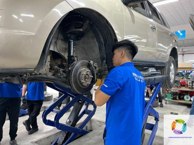 bằng đại học công nghệ ô tô có giá trị gì - Hình 1