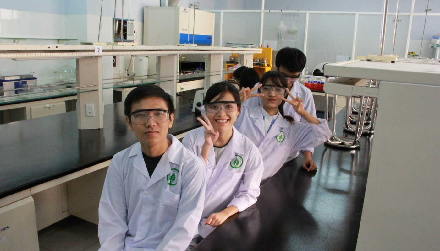 bằng đại học công nghệ sinh học làm phòng thí nghiệm được không