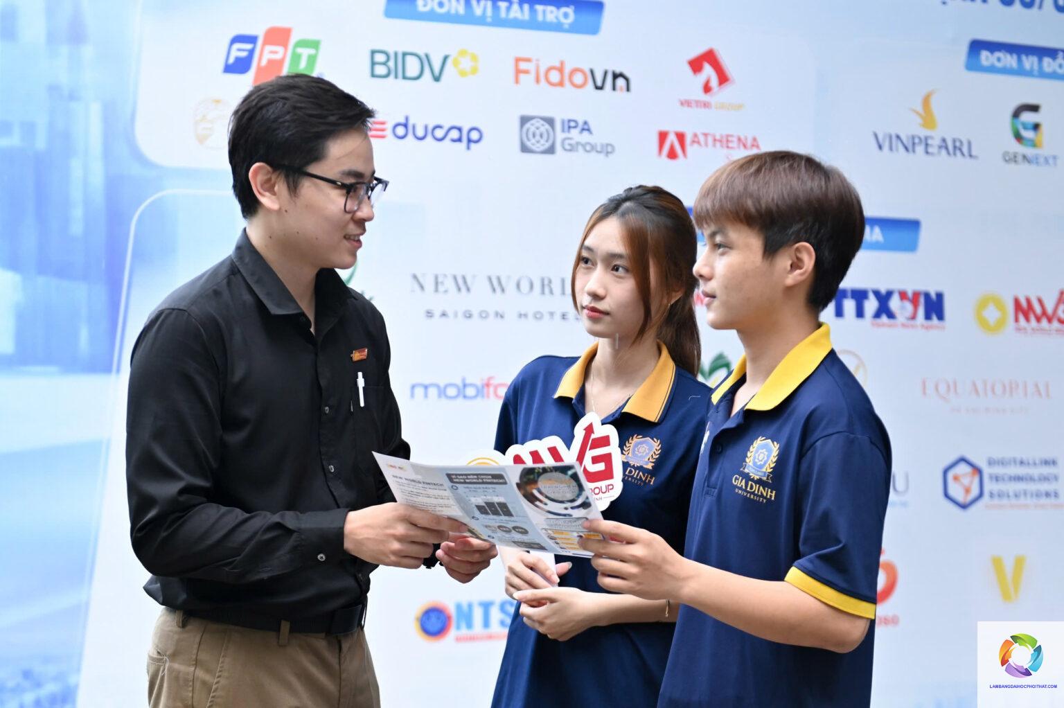 bằng đại học luật kinh tế có thi công chức được không - Hình 1