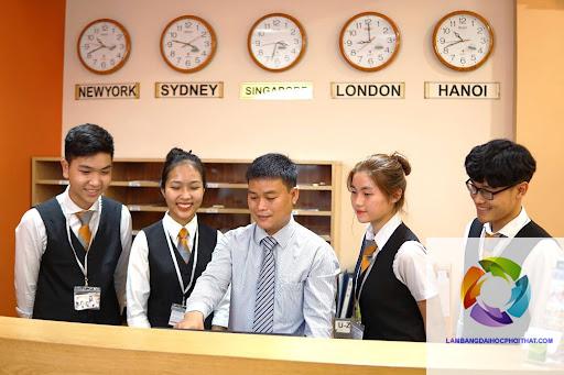 bằng đại học quản trị khách sạn lương bao nhiêu - Hình 2