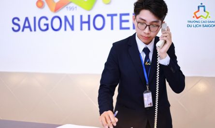 bằng đại học quản trị khách sạn lương bao nhiêu