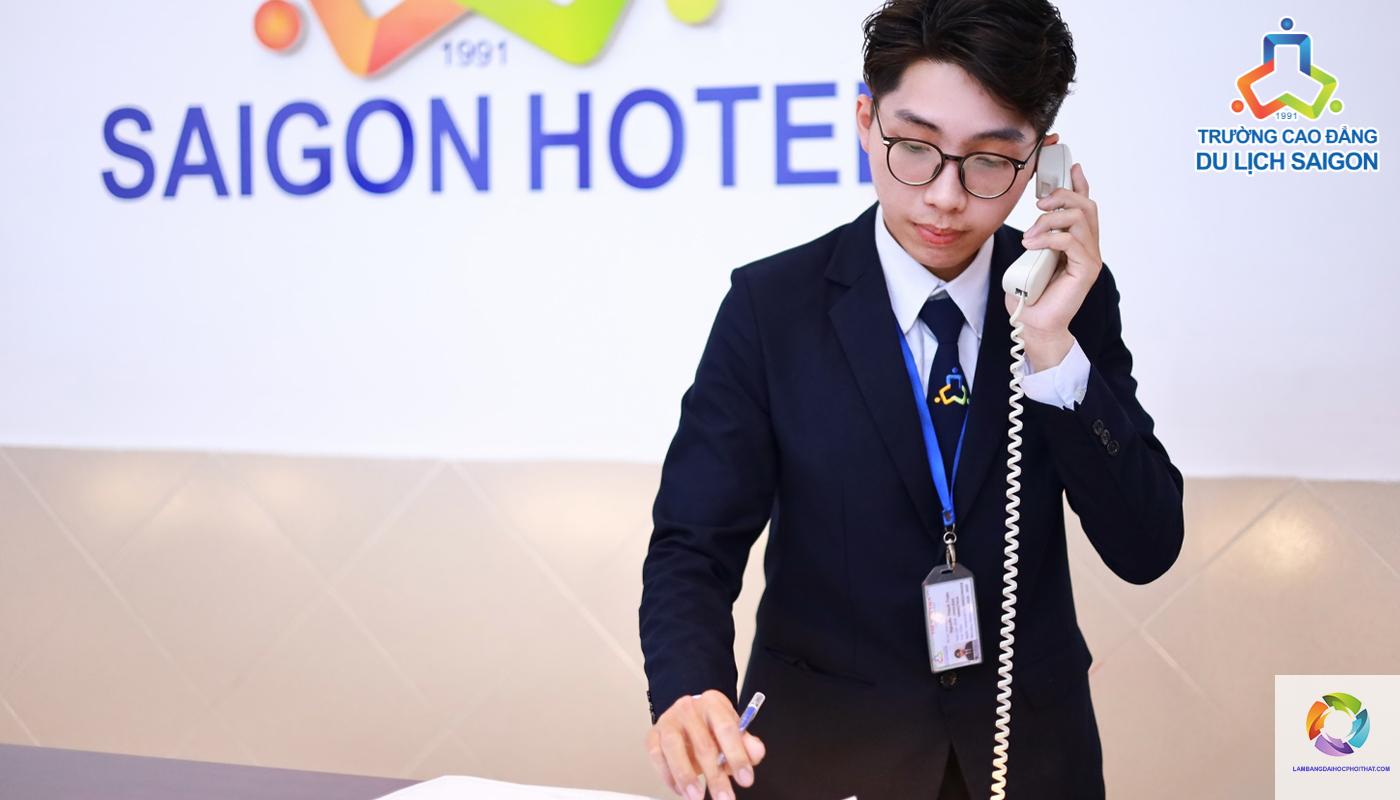 bằng đại học quản trị khách sạn lương bao nhiêu - Hình 1