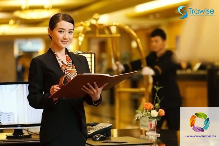 bằng đại học quản trị khách sạn ra làm gì