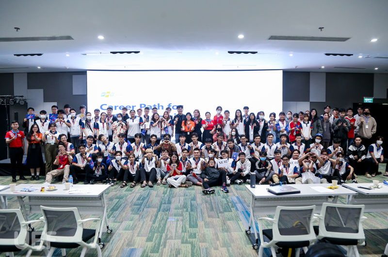 Bằng đại học thương mại điện tử làm Shopee được không? Cơ hội và thách thức từ A-Z