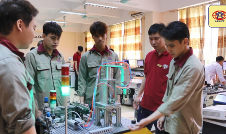 bằng cao đẳng cơ điện tử làm robot được không