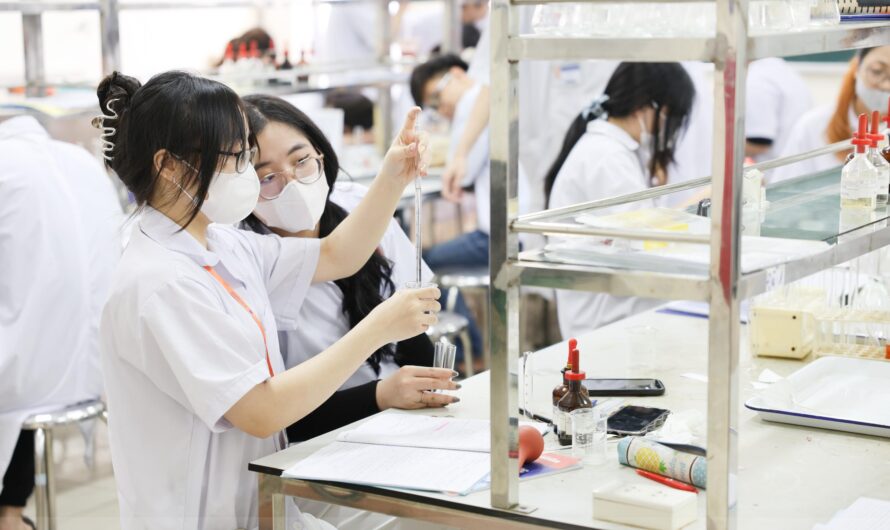 Bằng Cao Đẳng Công Nghệ Sinh Học Lương Bao Nhiêu? Cập Nhật Mới Nhất 2025