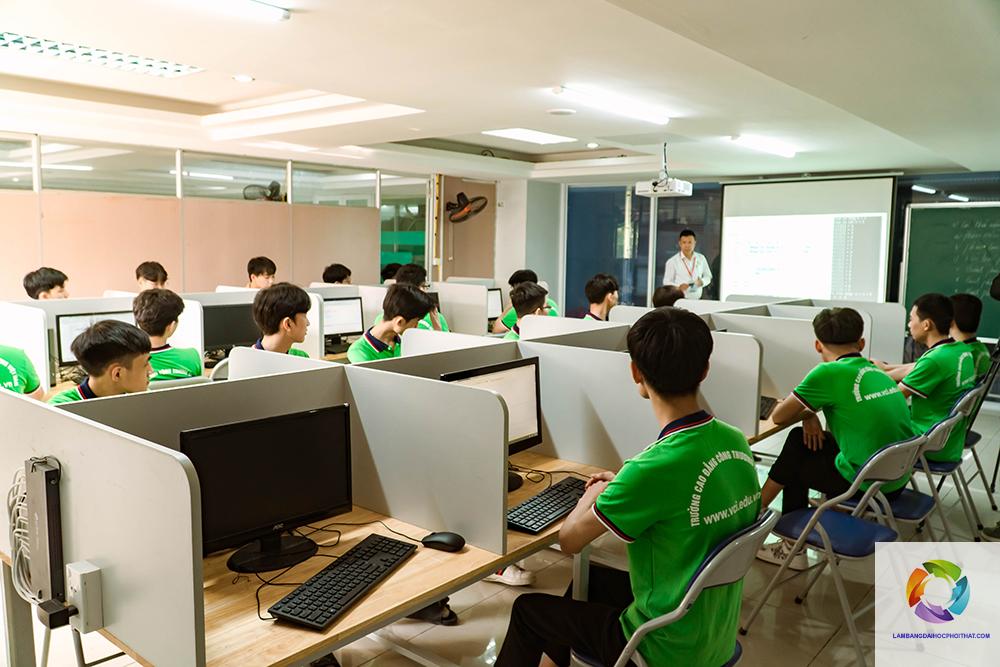 bằng cao đẳng thiết kế đồ họa học mấy năm - Image 3