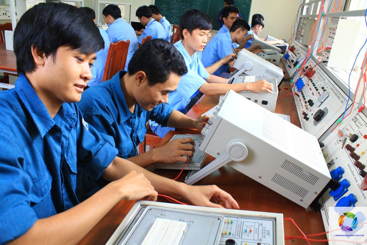 bằng cao đẳng tự động hóa học mấy năm - Image 1